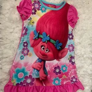 Trolls Poppy toddler nightgown.